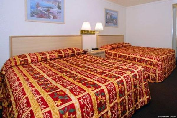 Econo Lodge Youngstown (Austintown)